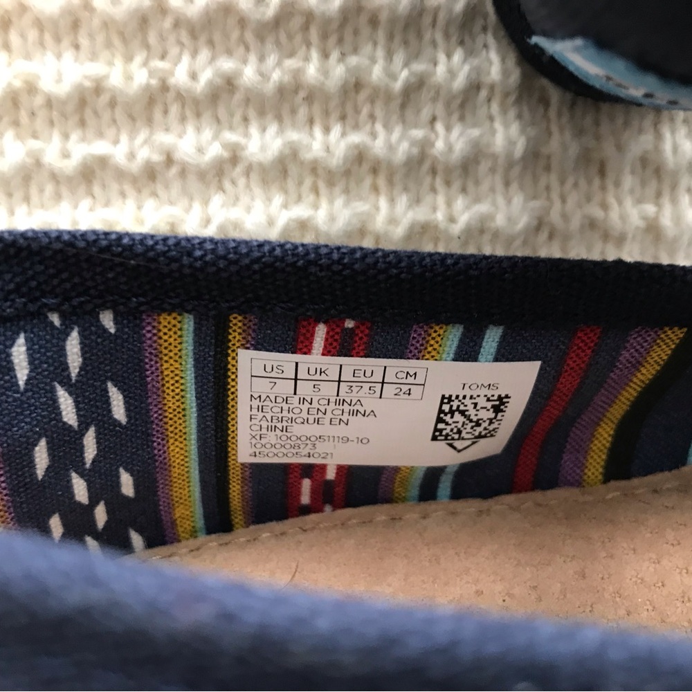 Toms Canvas Shoes - Picture 6 of 6